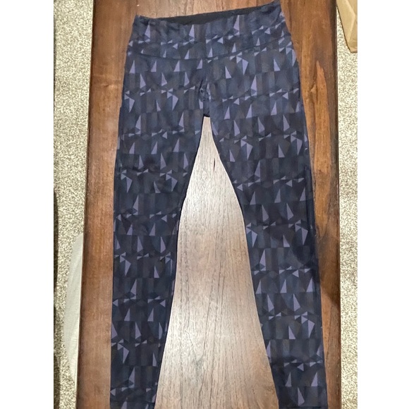 Lululemon leggings size 8 - Picture 9 of 14